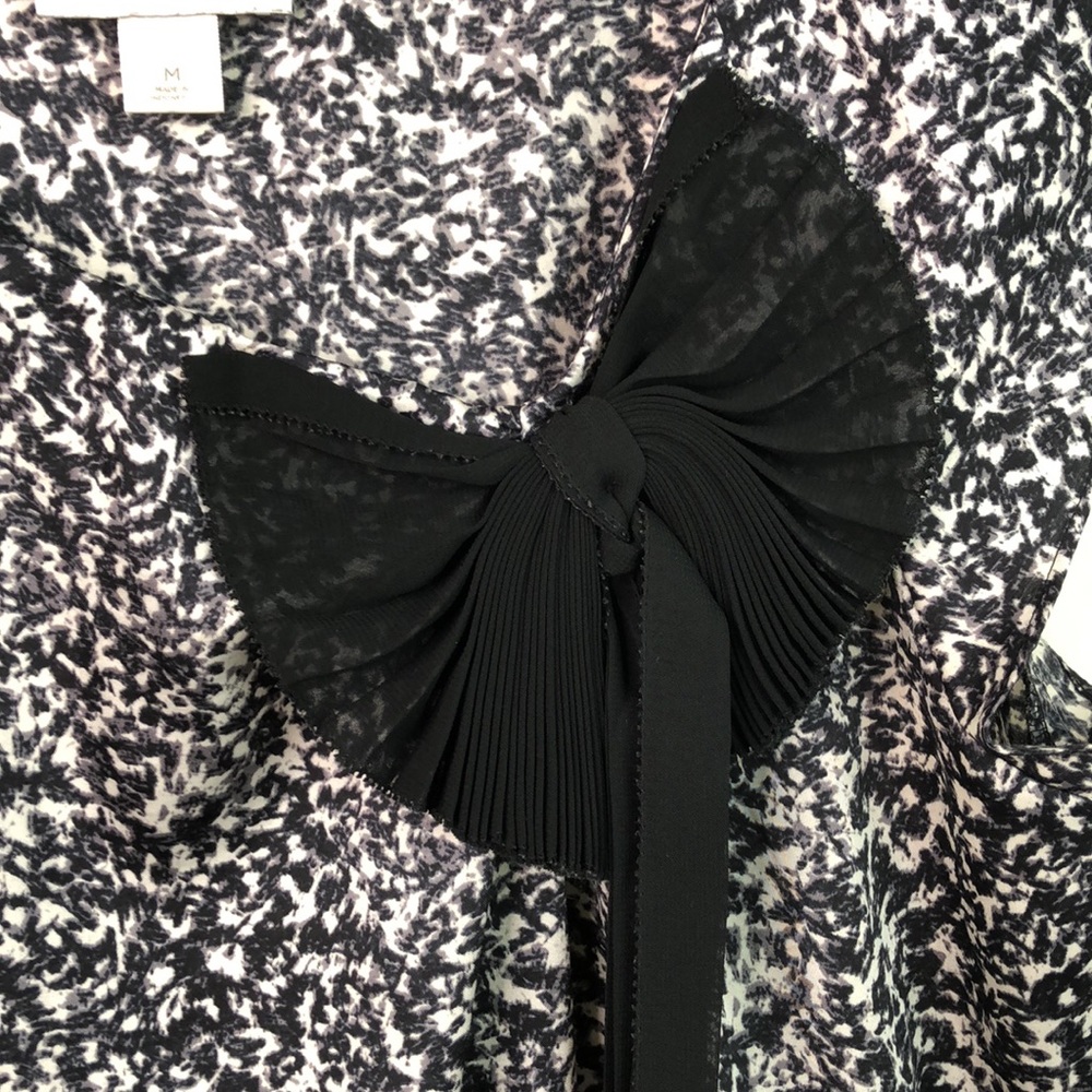 Ann Taylor Loft top - Picture 2 of 8